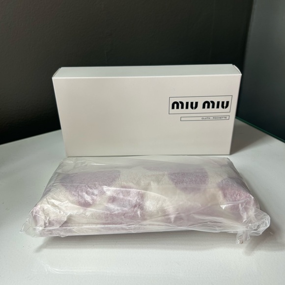 Miu Miu Red Heart Clutch Pochette w/ Gold Chain - Brand New in Box - Picture 14 of 14